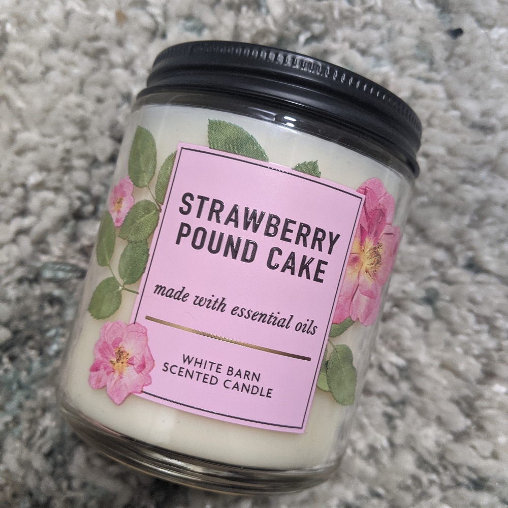 Strawberry pound cake bath and body works candle
